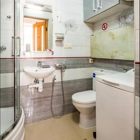 Svobody Apartment *